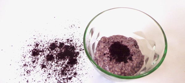 Acai im Chia Pudding hält lange satt