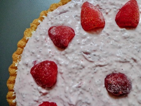 Chia-Quarkkuchen mit Erdbeeren